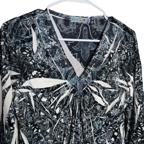 Unity Blouse Women's Petite Large V-Neck 3/4 Sleeve Rhinestone Printed Top NWT - Picture 2 of 12